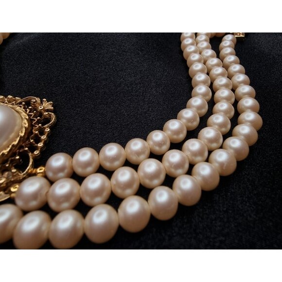 Rare Find Vintage Richelieu Triple-Strand Faux Pearl Necklace - Picture 5 of 6